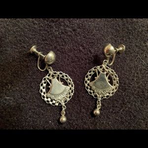 Authentic vintage Art-Deco screw back earrings!